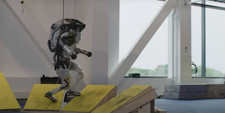 Прощай, Atlas: опубликовано последнее видео с испытаниями знаменитого робота